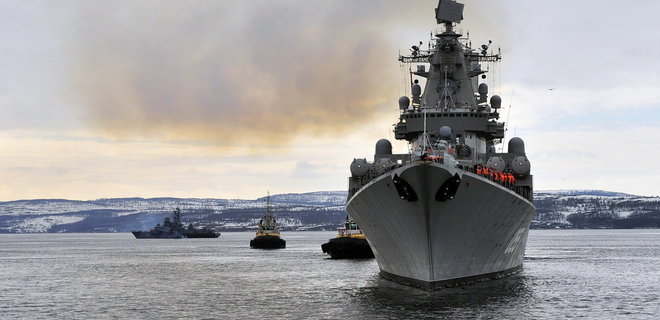Військові кораблі Росії та Китаю вперше разом пройшли поряд із півднем Японії – Kyodo - Фото