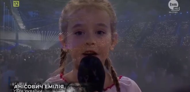 7-річна киянка відкрила концерт у Польщі, заспівавши гімн України – відео - Фото
