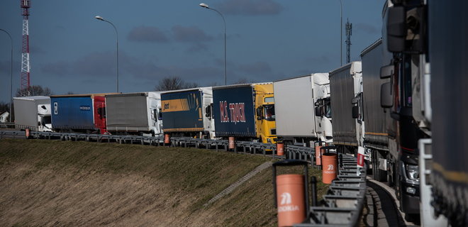 Финское издание рассказало, как Россия обходит санкции против грузовых перевозок - Фото