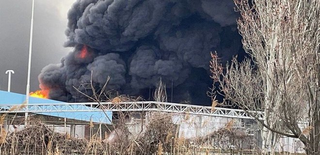 Обстрел Одесского НПЗ. Уничтожены резервуары с горючим, повреждены коммуникации - Фото