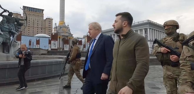 Зеленский и Джонсон прогулялись по центру Киева – видео - Фото