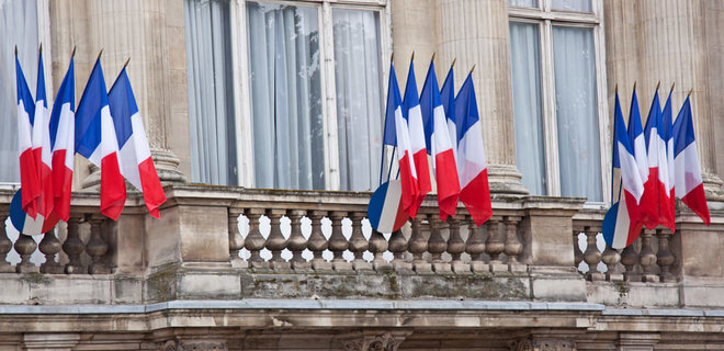 Франция высылает шесть сотрудников посольства РФ, работавших на спецслужбы - Фото