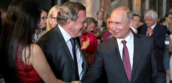 В Германии требуют лишить Шредера госфинансирования за дружбу с Путиным - Фото