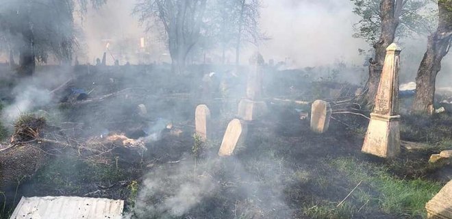 Росія розбомбила єврейський цвинтар у Глухові – фото - Фото