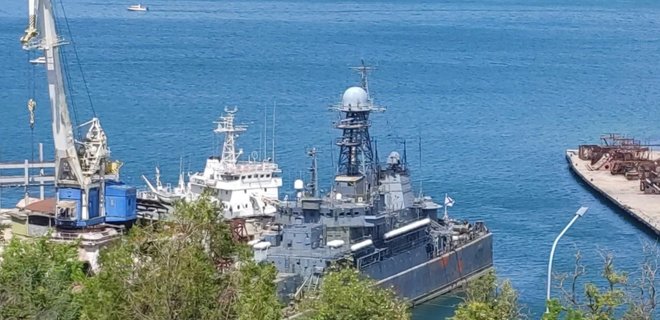 РС: Оккупанты ремонтируют в Крыму корабль, его подбили в Бердянске – фото - Фото