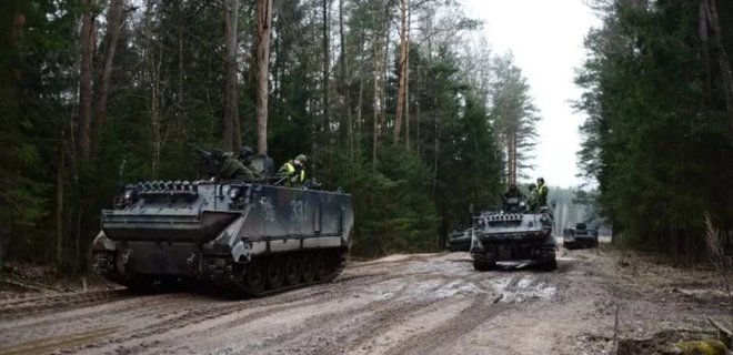 Литва передаст Украине бронетехнику, военные грузовики и внедорожники для саперов - Фото