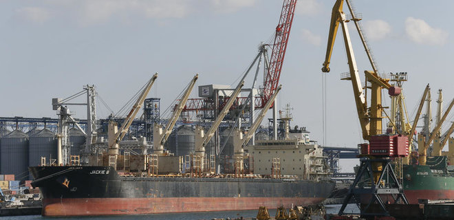 Турция надеется договориться с РФ о снятии блокады на экспорт зерна из Украины – Reuters - Фото