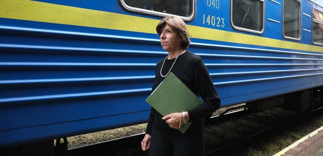 Глава МЗС Франції відвідала Бучу. Вона приїхала до України через 10 днів після призначення - Фото