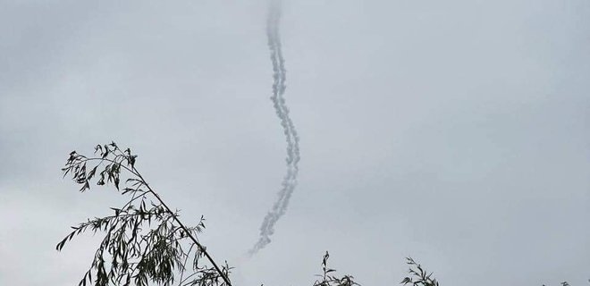Росія вдарила по Україні десятьма ракетами, ППО збила дві - Фото
