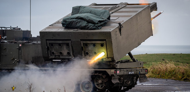 Стреляют дальше и точнее. Британия решила передать Украине три ракетных системы M270 – BBC - Фото