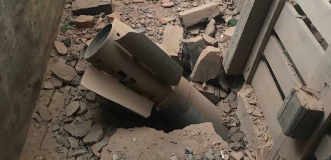 Россия ударила по остановке в Николаеве кассетными снарядами: пять погибших, 13 раненых - Фото