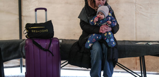 Українські біженці в Нідерландах невдоволені умовами проживання, їжею та освітою: Живемо, як в армії - Фото