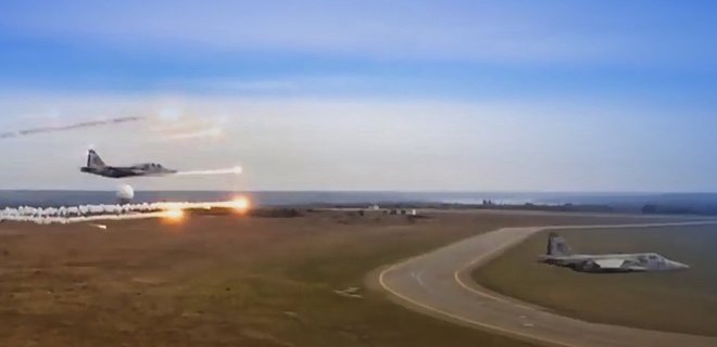 На півдні російський винищувач промахнувся двома ракетами 