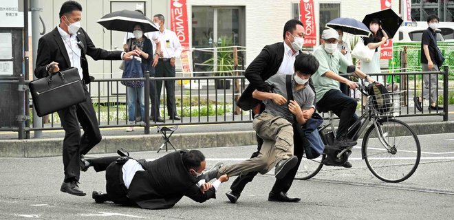 Подозреваемый в убийстве Абэ сам сделал несколько многоствольных пистолетов – полиция - Фото