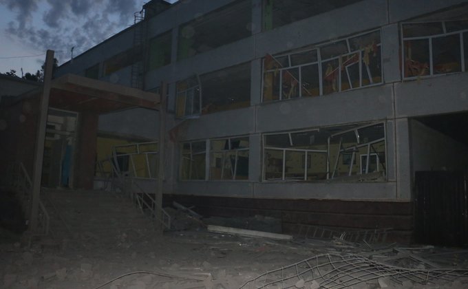 Россия ночью атаковала ракетами школу и жилой дом в Харькове – фото