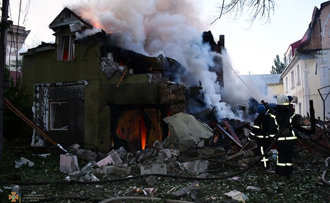 Массированный удар по Николаеву. Россия попала ракетой по больницам и жилым домам – фото