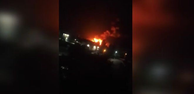 Жителі Нової Каховки повідомляють про вибухи: відео - Фото
