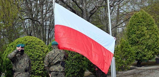 Польша упростила для украинцев процедуру получения карты поляка - Фото