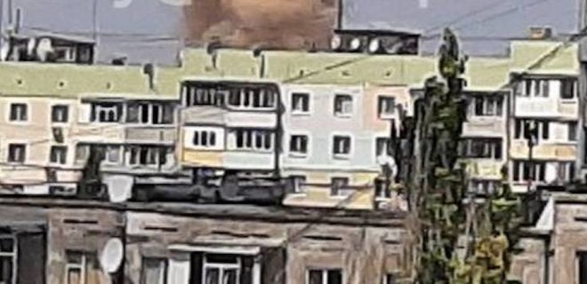 В Херсоне прогремели мощные взрывы, над городом поднимается дым — фото - Фото