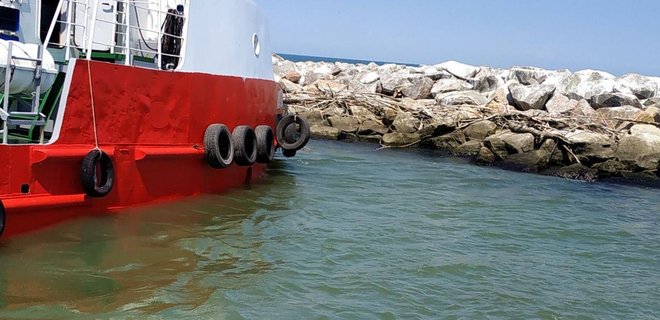 У гирлі Дунаю підірвалось українське гідрографічне судно – ОК 