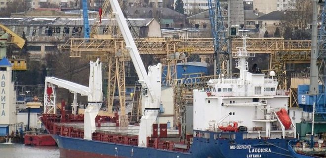 Прокуратура Ливана задержала на 72 часа судно Laodicea, которое загружалось в Крыму - Фото