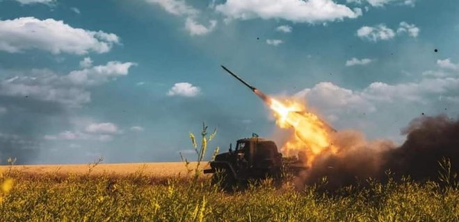 На півдні артилерія ЗСУ знищила два склади боєприпасів ворога, РСЗВ 