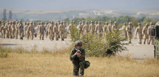 Силы НАТО в Косово заявили о готовности вмешаться, если стабильность окажется под угрозой - Фото