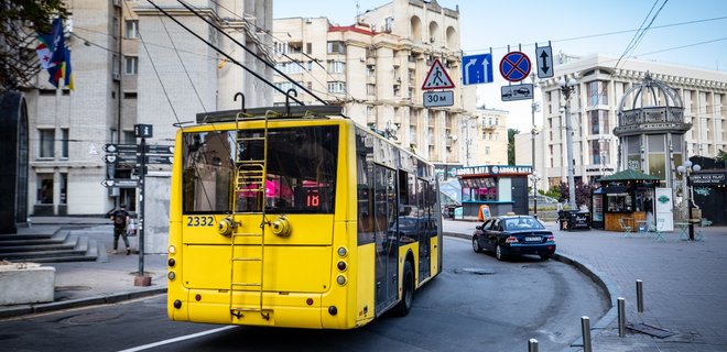 В Киеве наземный общественный транспорт начнут останавливать на время воздушной тревоги - Фото