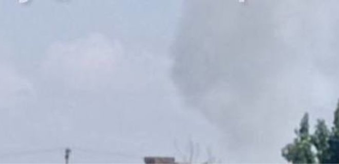 В Херсоне и Новой Каховке прогремели взрывы, жители заметили облако дыма — фото - Фото