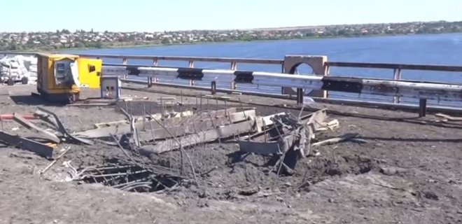 В сети показали последствия обстрела Антоновского моста в Херсоне – фото - Фото