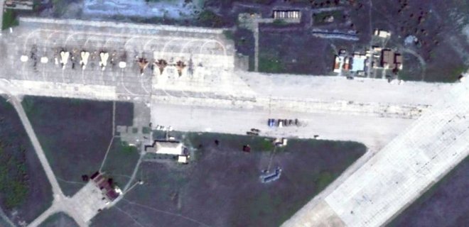 Багато знищених літаків. З'явились фото наслідків вибухів у Криму - Фото