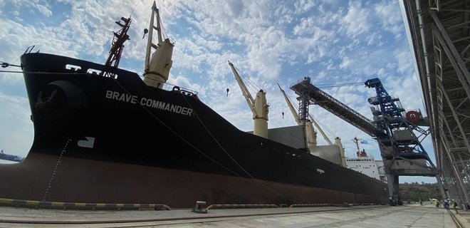 Зерновой коридор. Украина загрузила первое судно пшеницей для Африки - Фото