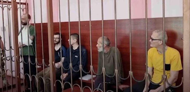 РФ устроила судилище над пленными иностранцами на Донбассе. В МИД назвали 