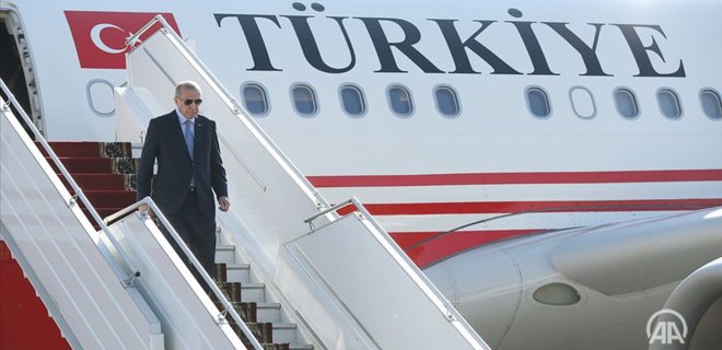 Эрдоган прилетел во Львов - Фото