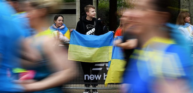 Берлинская полиция запретила и российские, и украинские флаги на 8 и 9 мая - Фото