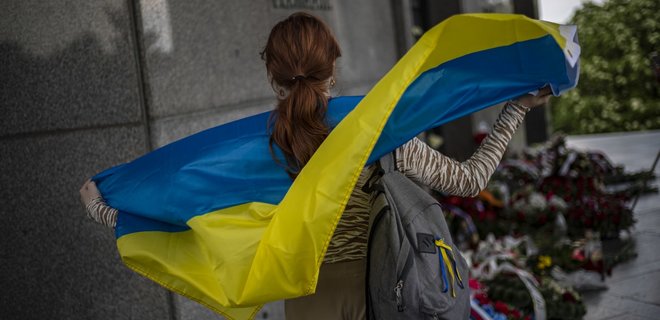 Суд Берлина отменил запрет на украинские флаги 8 и 9 мая. Запрет на российские остался - Фото