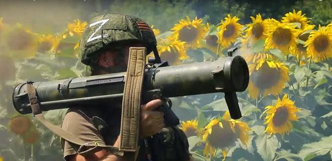 Росіяни воюють із соняшниками, а посол Британії завела бавовну – відео - Фото