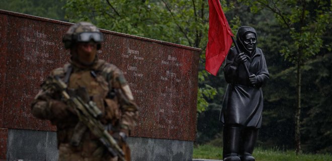 Оккупанты объявили первую волну мобилизации в Мариуполе: кого заберут первыми - Фото