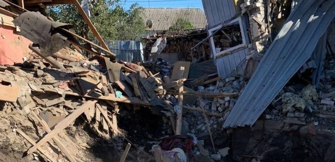 Росія вдарила по Харкову ракетами: під завалами будинку знайшли тіло жінки - Фото