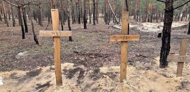 У лісі поблизу Ізюма знайдено місце масових поховань з 440 могилами – фото - Фото