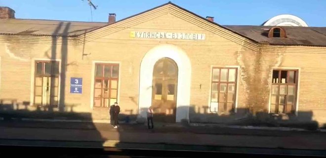Официально. ВСУ освободили стратегически важный пгт Купянск-Узловой: видео поднятия флага - Фото