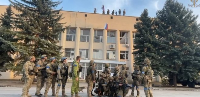 ЗСУ скинули прапори російських окупантів у центрі Лимана: відео - Фото