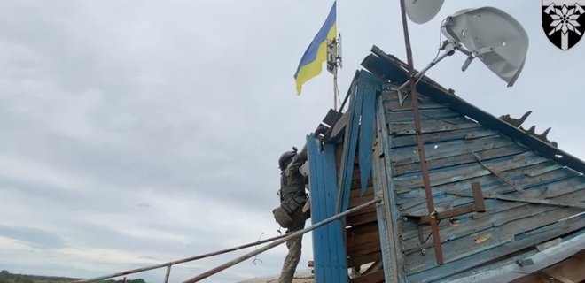Военные ВСУ подняли флаг над Миролюбовкой: видео - Фото