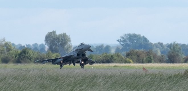 Російські винищувачі увійшли у небо Польщі та Швеції, їх прогнали Eurofighter НАТО - Фото
