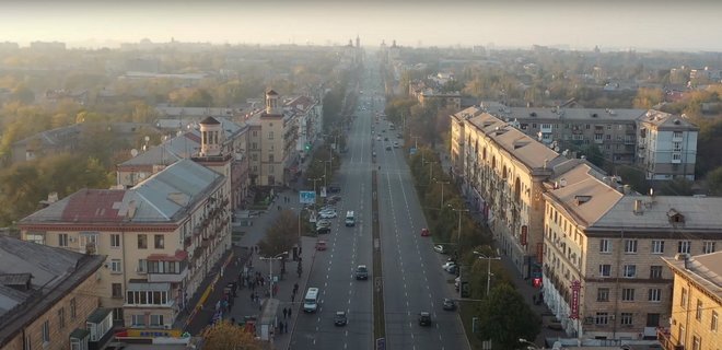 Росіяни завдали ракетного удару по житловому кварталу Запоріжжя: почалася пожежа - Фото
