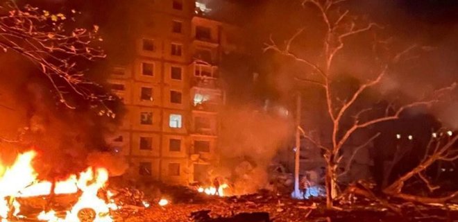 Армия РФ атаковала Запорожье ракетами: разрушена многоэтажка, начался пожар – фото, видео - Фото