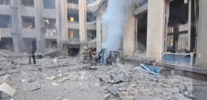 У Донецьку завдано удару по будівлі мерії – фото - Фото