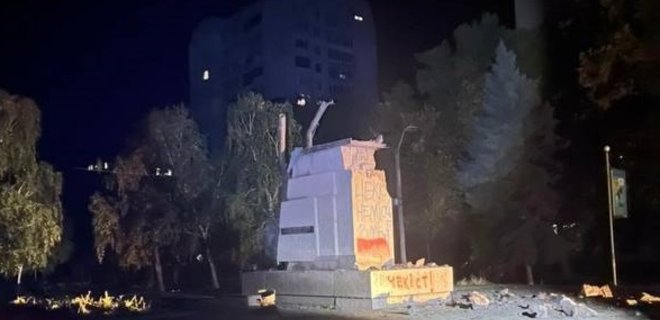 В Николаеве прогремел взрыв: разрушен памятник чекистам – фото - Фото