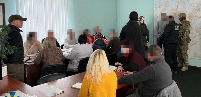 У Миколаєві у міськраді СБУ затримала чиновника за підозрою у держзраді: відео - Фото