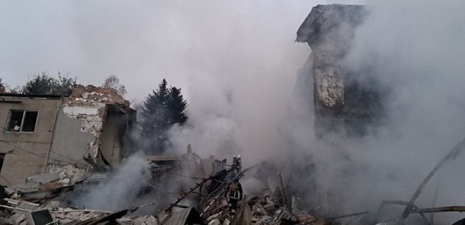 Нічний удар по Запоріжжю. Ракета зруйнувала будівлю підприємства, загинула людина – ОВА - Фото